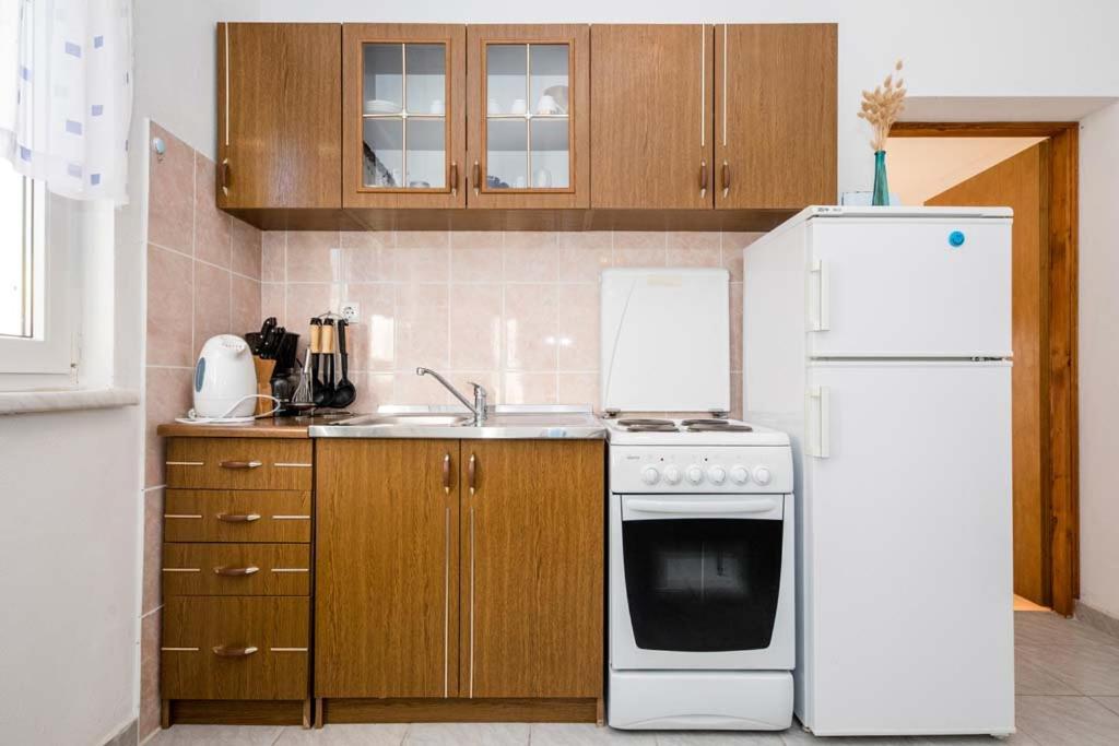 Apartmani Luka Banjol Exterior foto