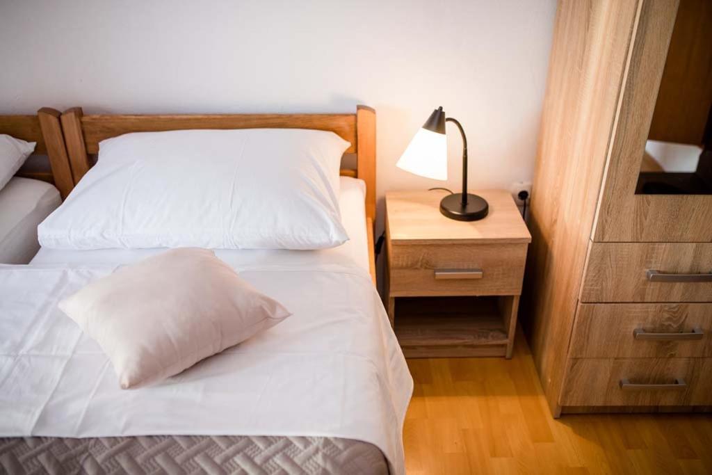 Apartmani Luka Banjol Exterior foto